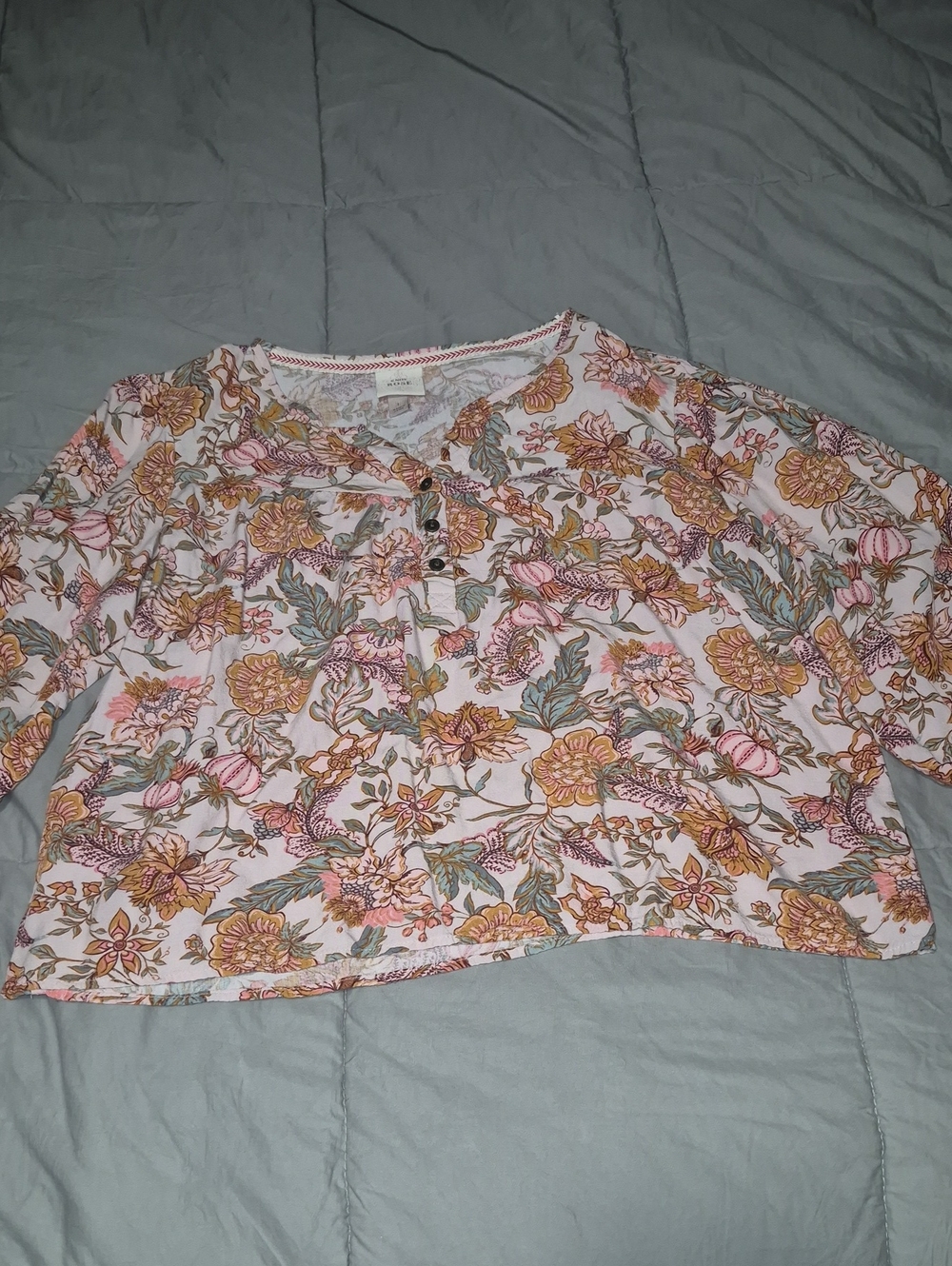 Knox Rose Floral Henley Blouse in Pink and Gold